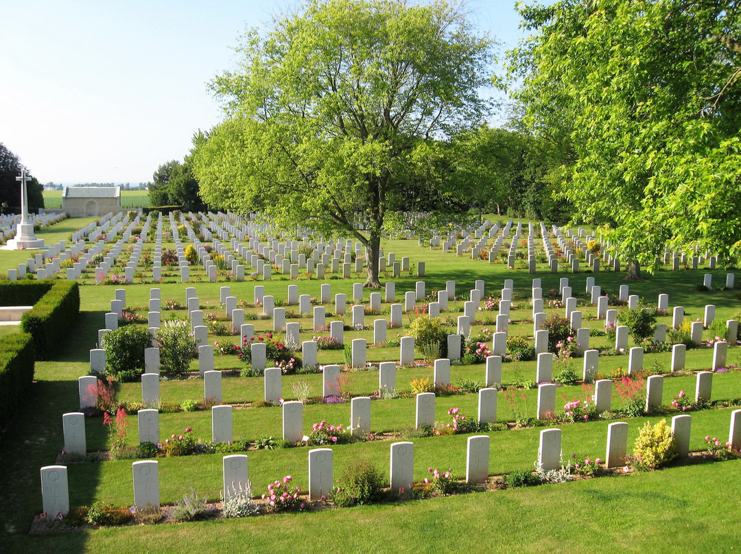 Bretteville-sur-Laize Canadian War Cemetery景点图片