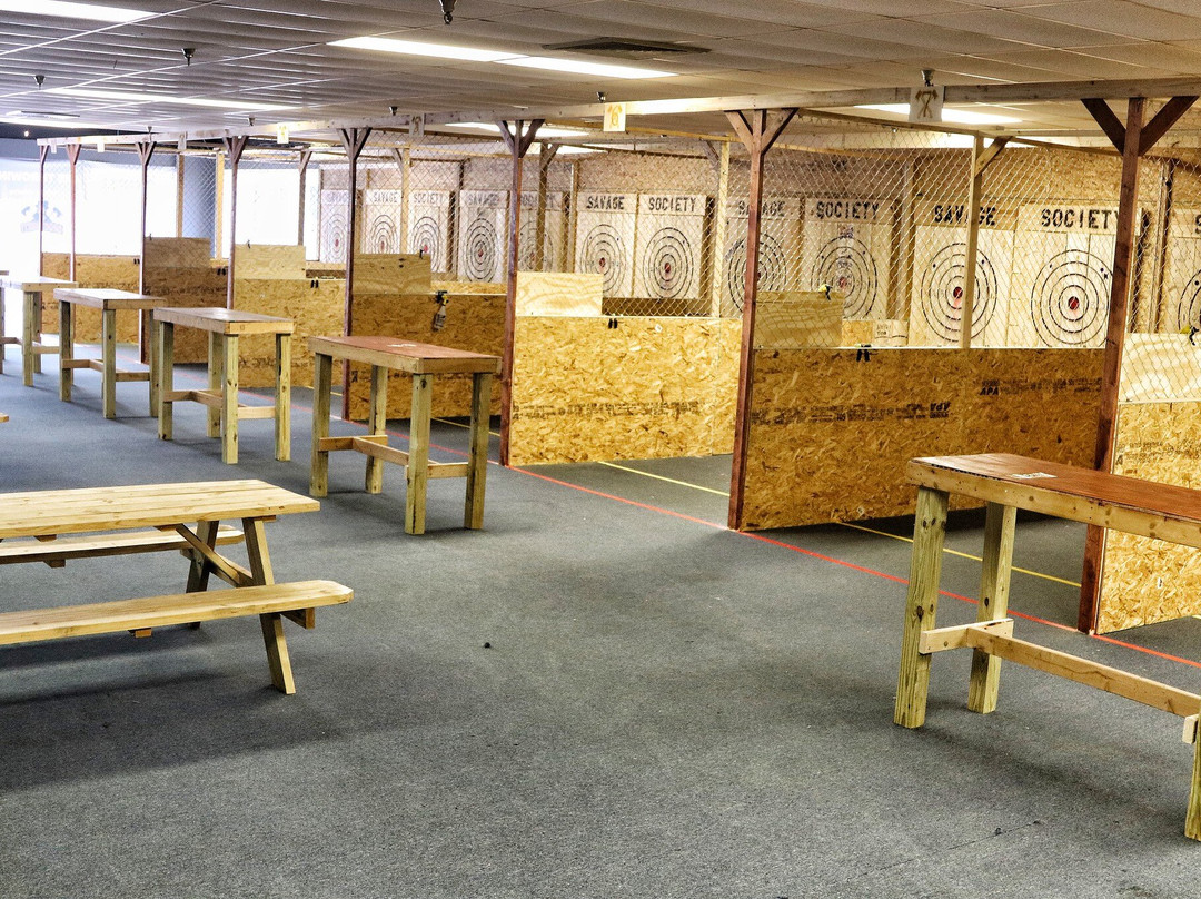 Savage Society - Axe Throwing-Amherst必去景点