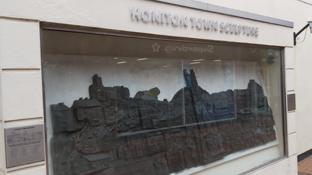 Honiton Town Sculpture景点图片