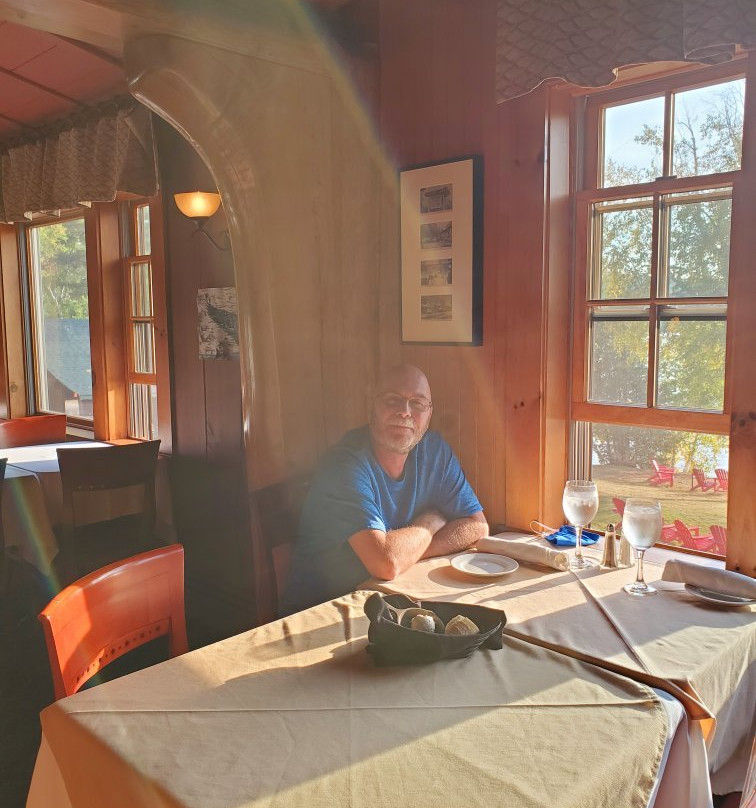 Loon Lodge Inn & Restaurant主图