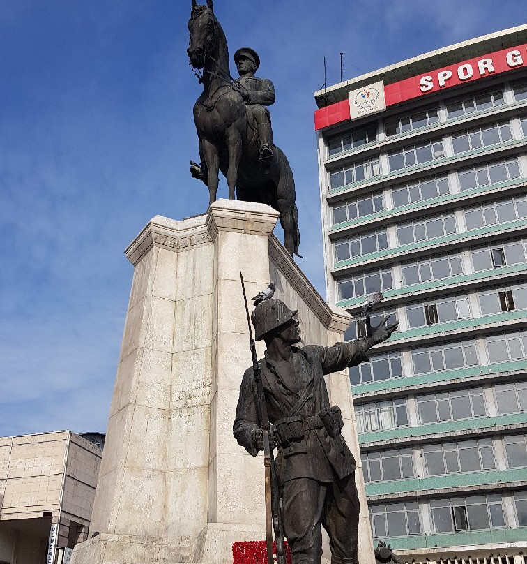 Equestrian Statue of Kemal Ataturk景点图片