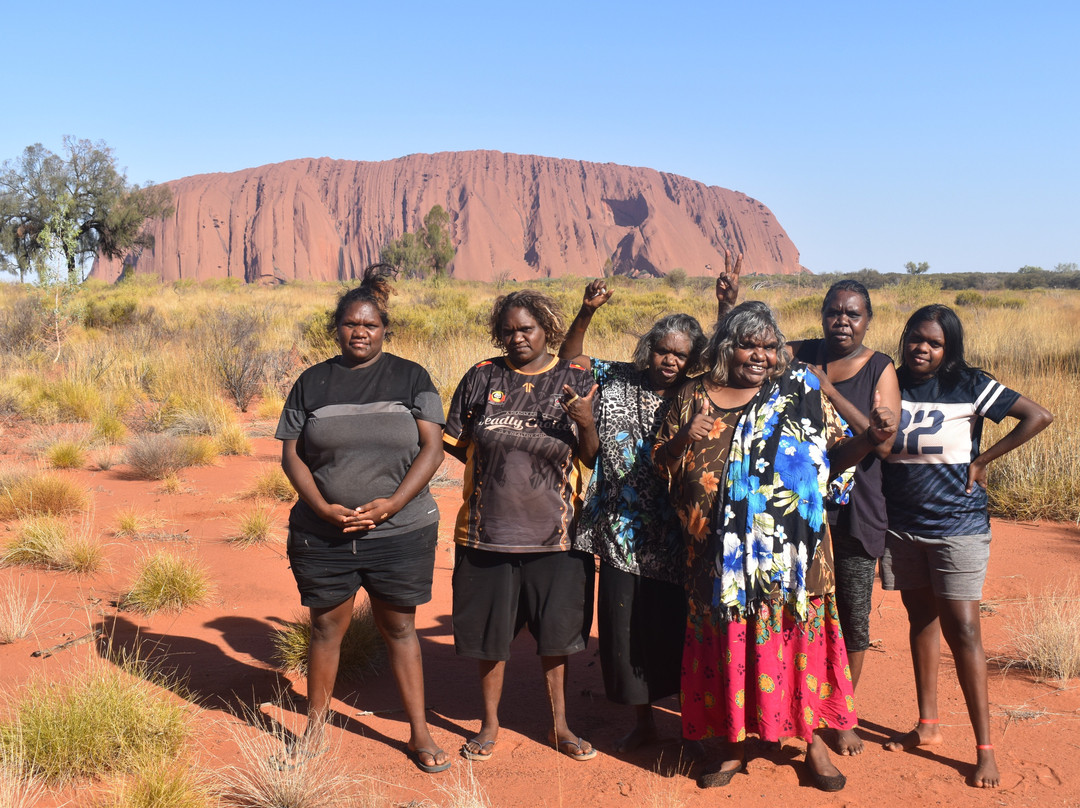 Walkatjara Art Uluru景点图片