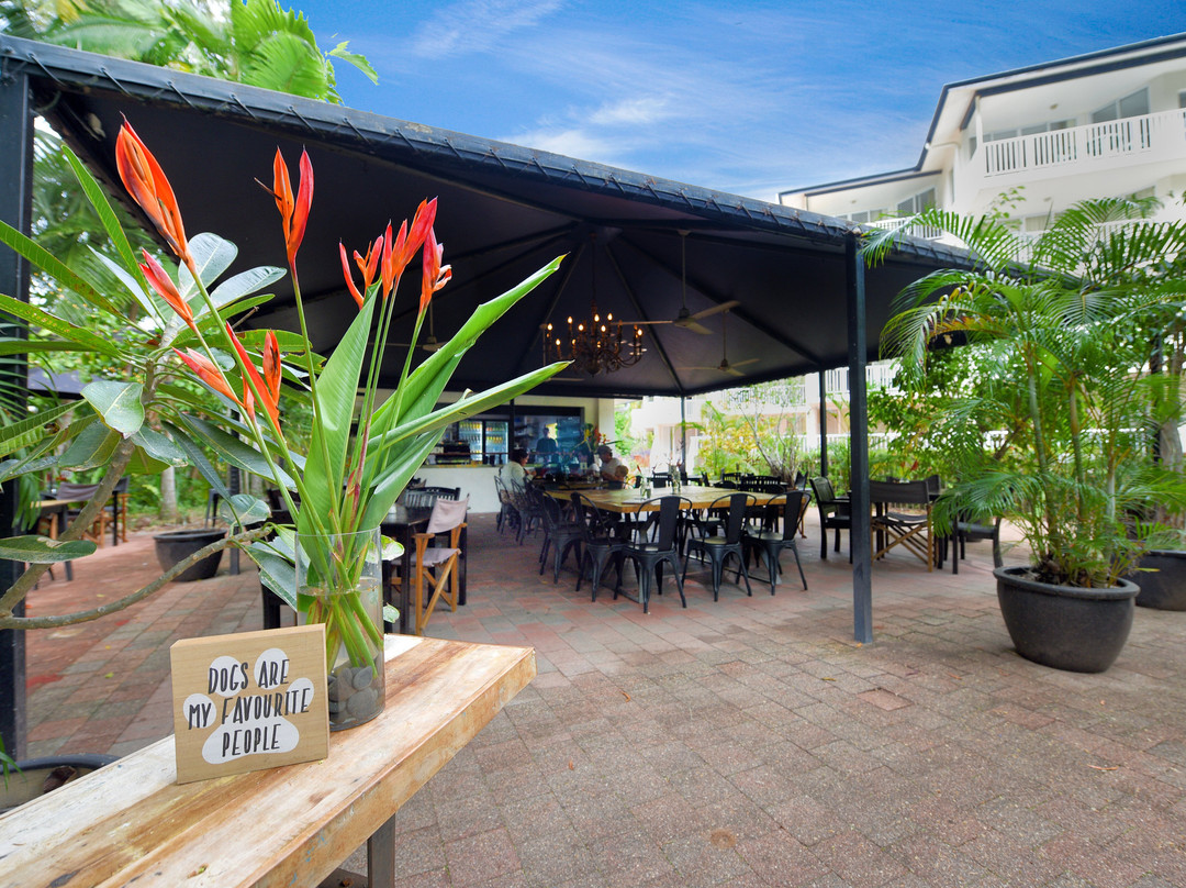 Golden Sands Beachfront Resort主图