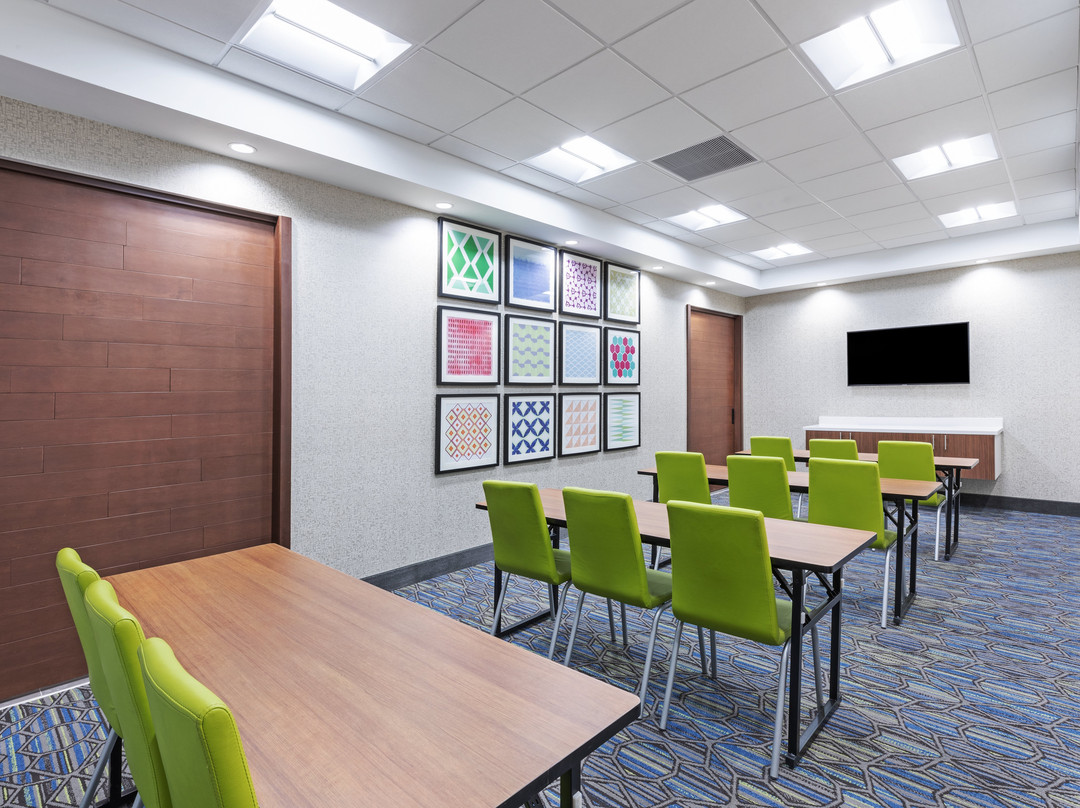 Holiday Inn Express & Suites Parsons By IHG主图