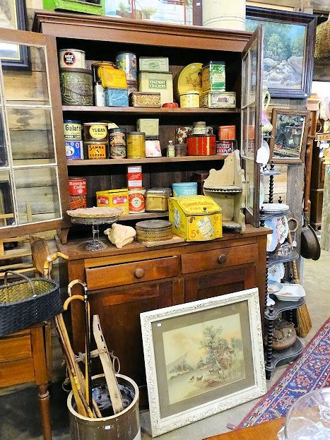 Sutton and Son's Antiques景点图片