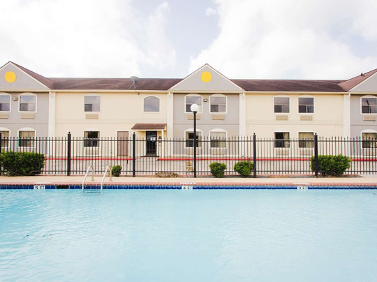 Days Inn by Wyndham Rosenberg主图