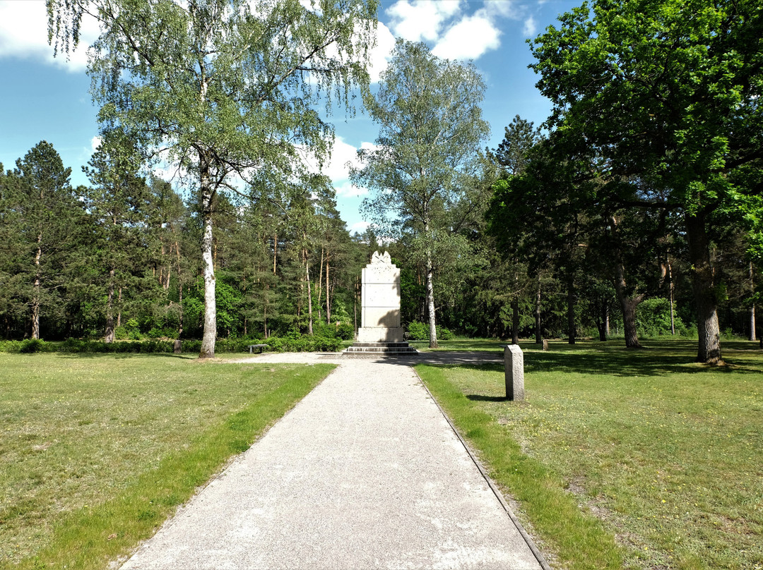 Prisoners Of War Cemetery景点图片