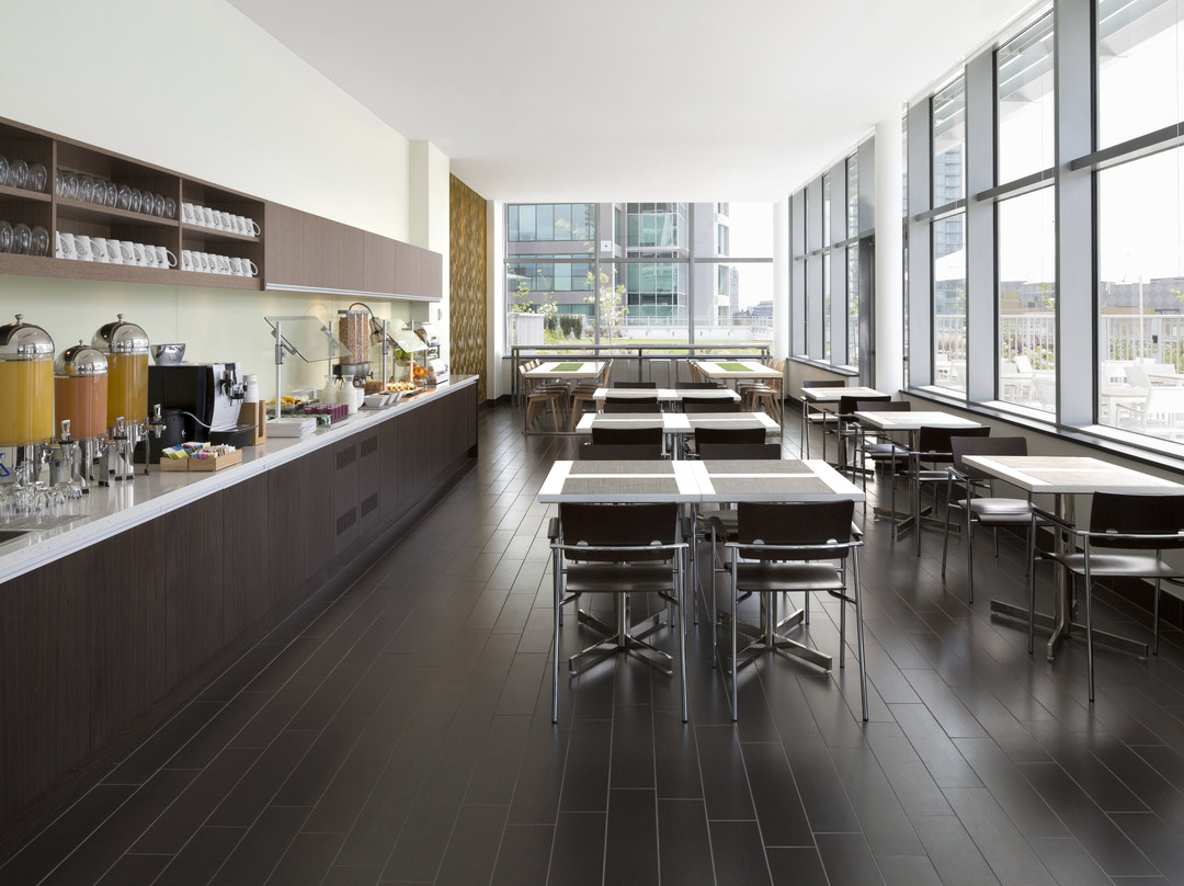 温哥华铁道镇元素酒店主图