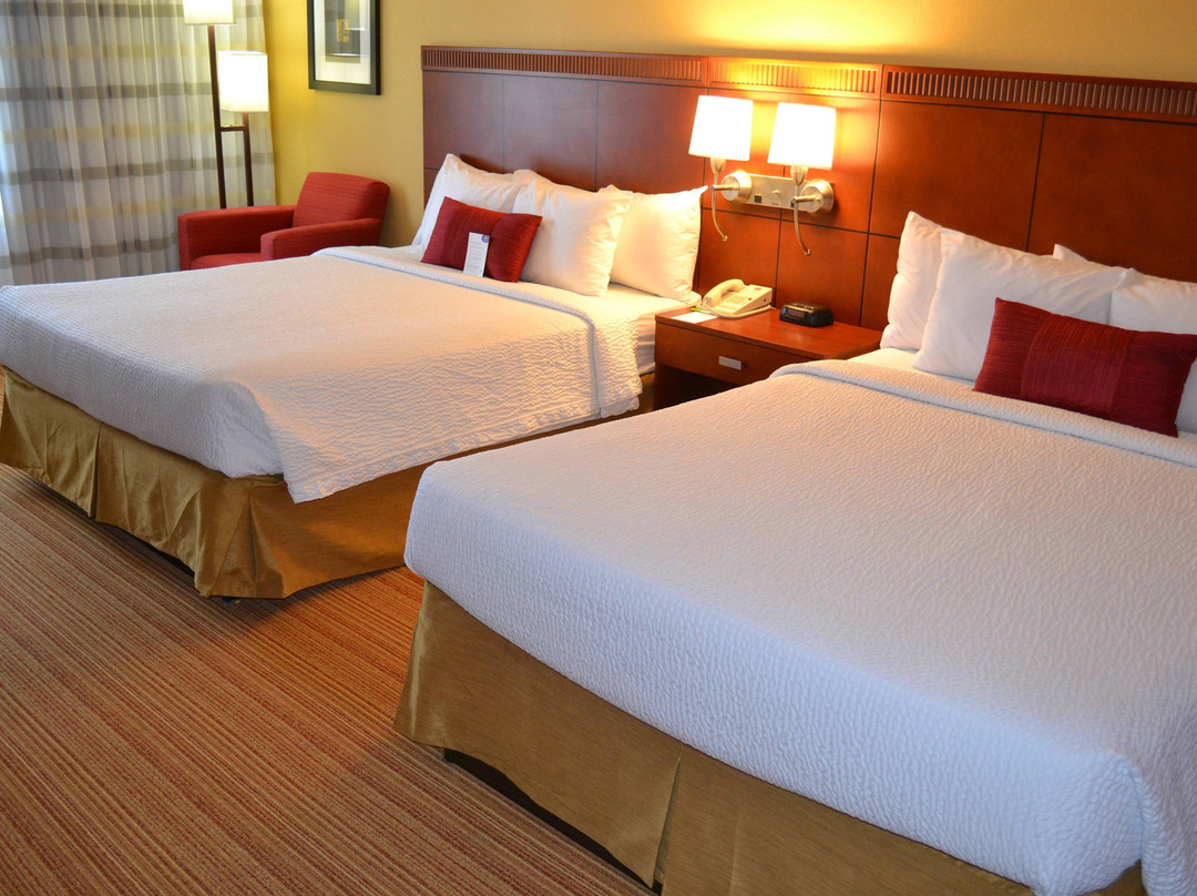 Courtyard Brunswick主图