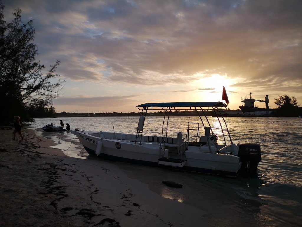 Caribbean Divers景点图片