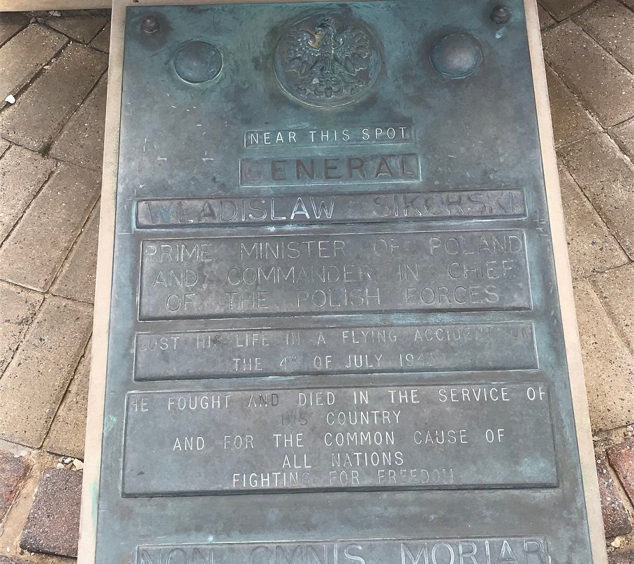 Sikorski Memorial-Gibraltar Town必去景点