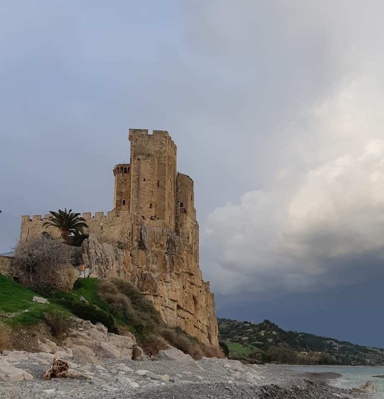 L'Antico Granaio Sotto il Castello Federiciano-Roseto Capo Spulico必去景点