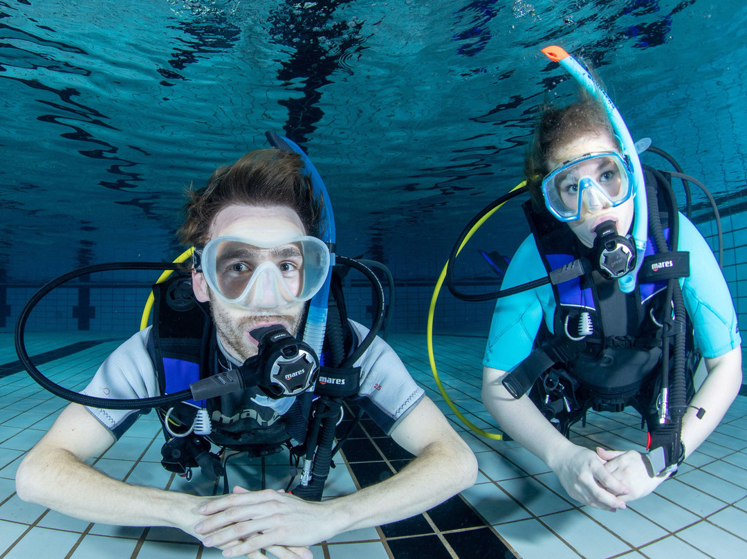 Hidden Depths Dive Centre-Yate必去景点