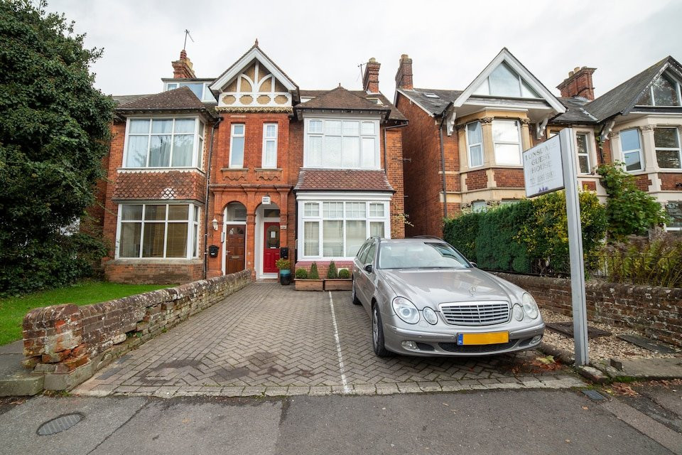 朗斯代尔宾馆主图