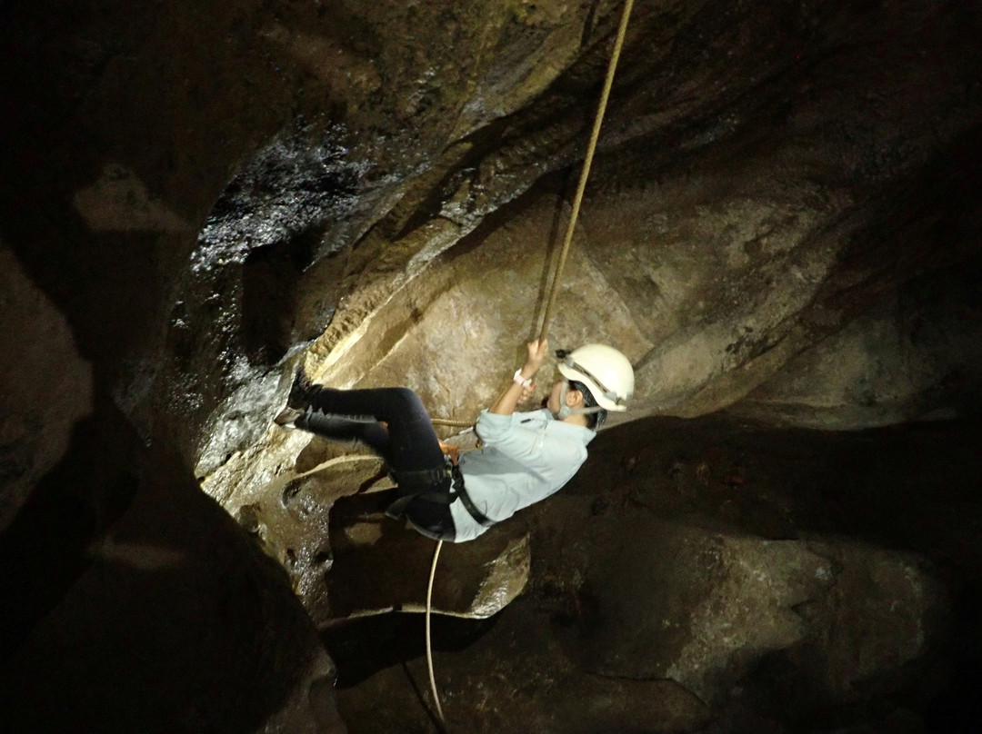 Racer Cave Tour-姆鲁国家公园必去景点