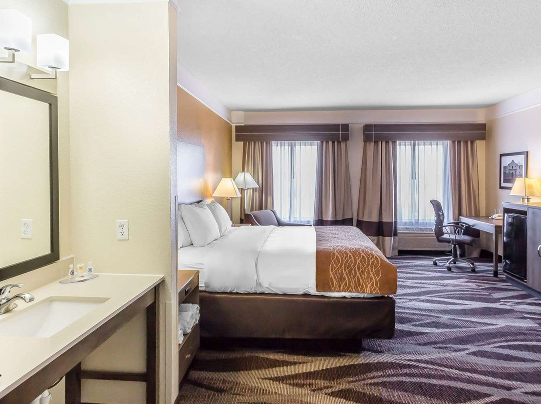 Comfort Inn I-10 East Near AT&T Center主图