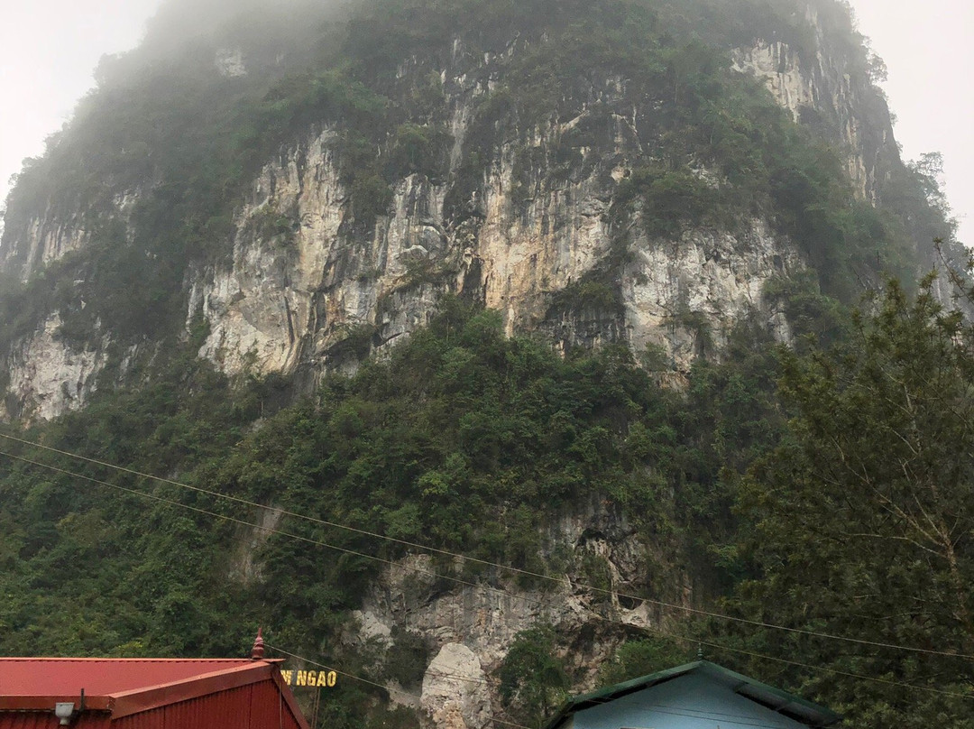 Nguom Ngao Cave景点图片