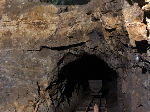 Sztolnie Walimskie-Walim必去景点