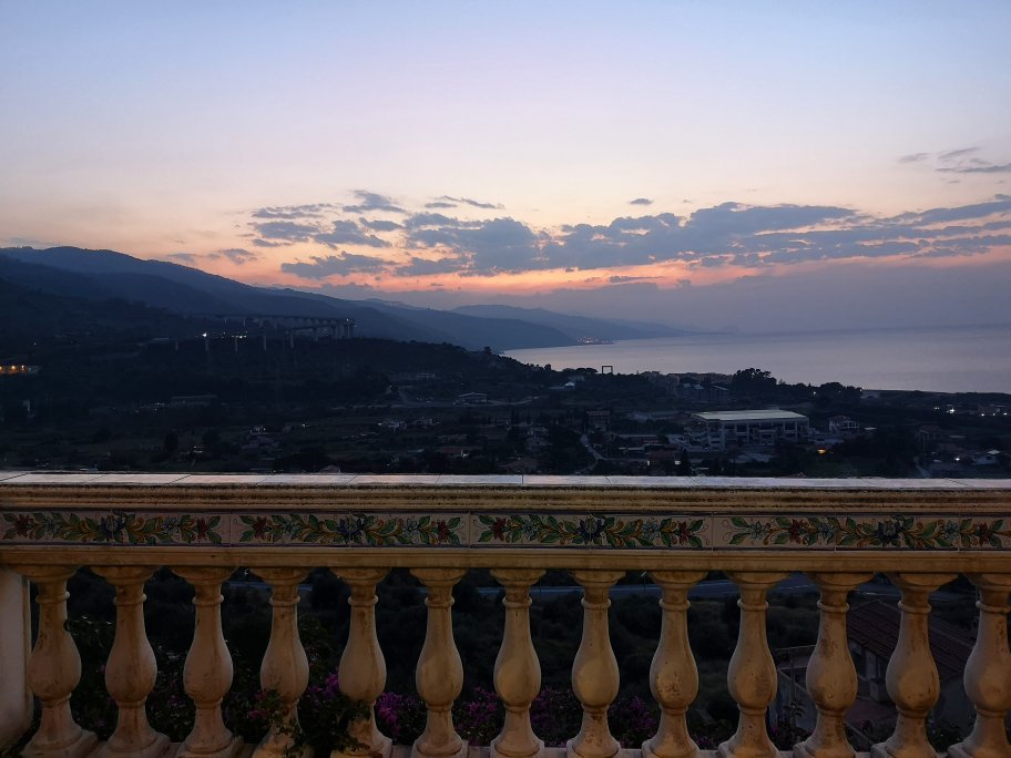La Pigna Bianca R&B-官方