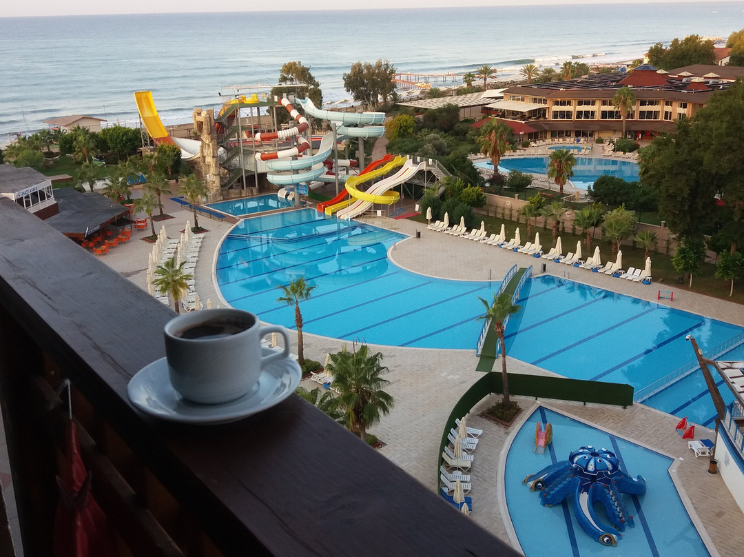 Quattro Beach Spa & Resort Hotel主图