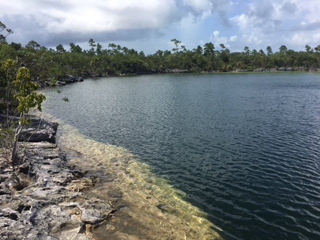 Rainbow Blue Hole Trail景点图片