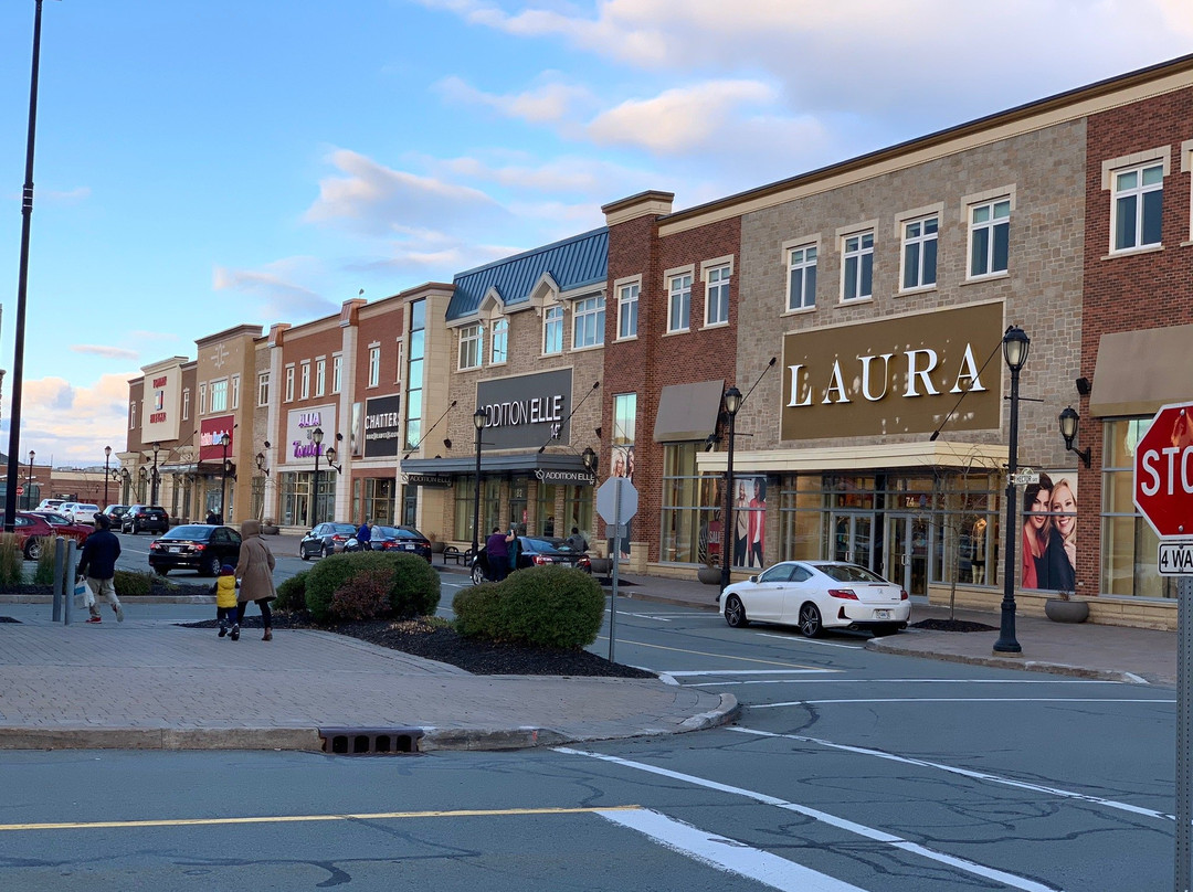 Dartmouth Crossing景点图片