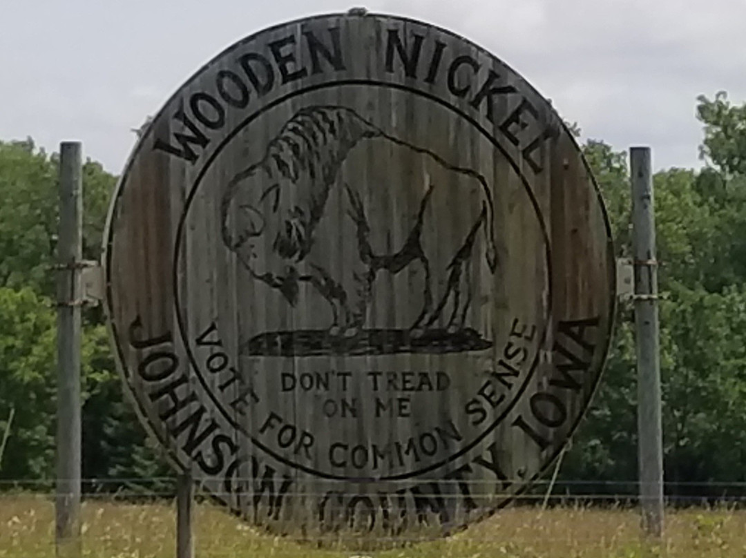 World's Largest Wooden Nickel景点图片