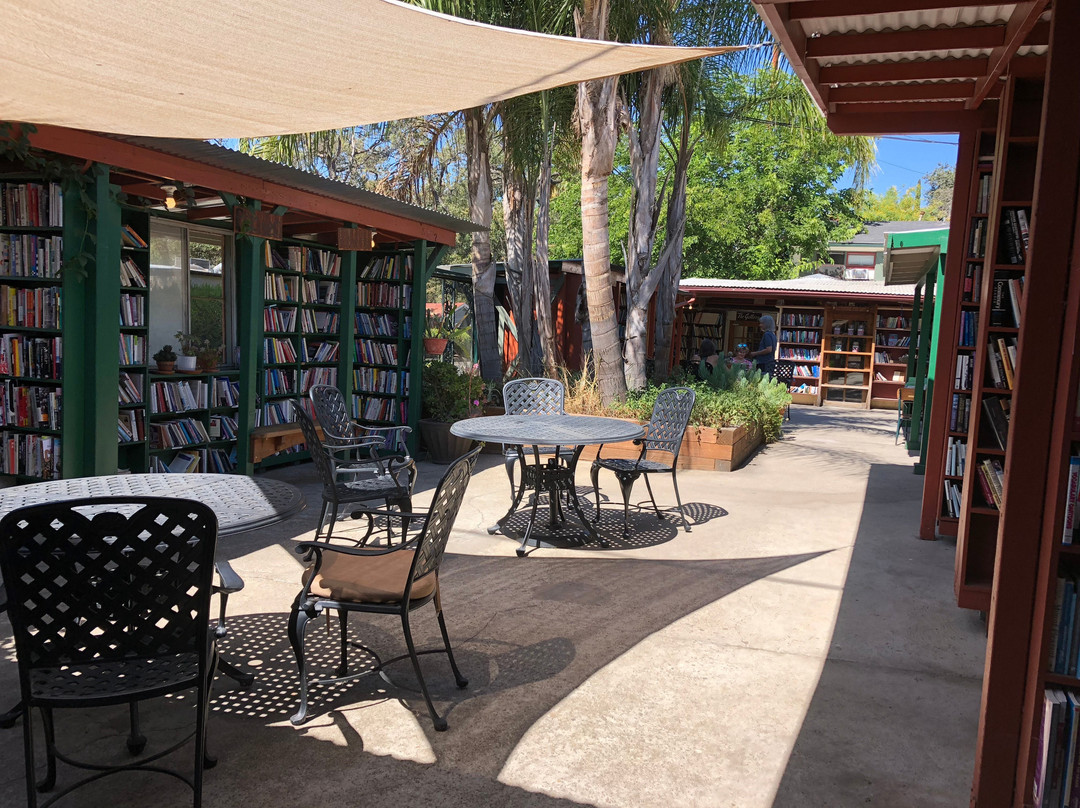 Bart's Books-奥海必去景点