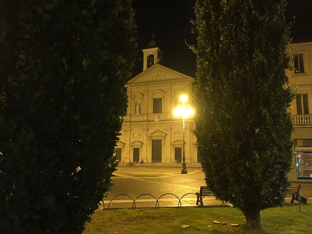Chiesa dei Santi Pietro e Paolo-萨龙诺必去景点
