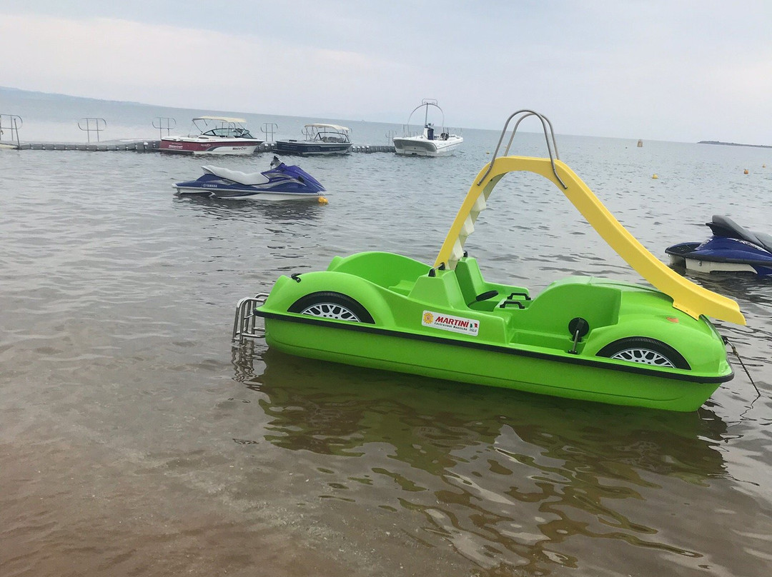 Baywatch Beach Bar and Watersports-Mantzavinata必去景点