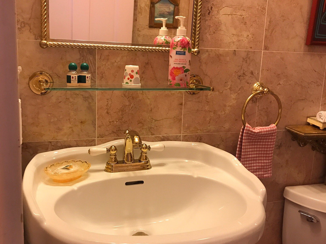 Beds On Clouds - Catskill Lodging主图