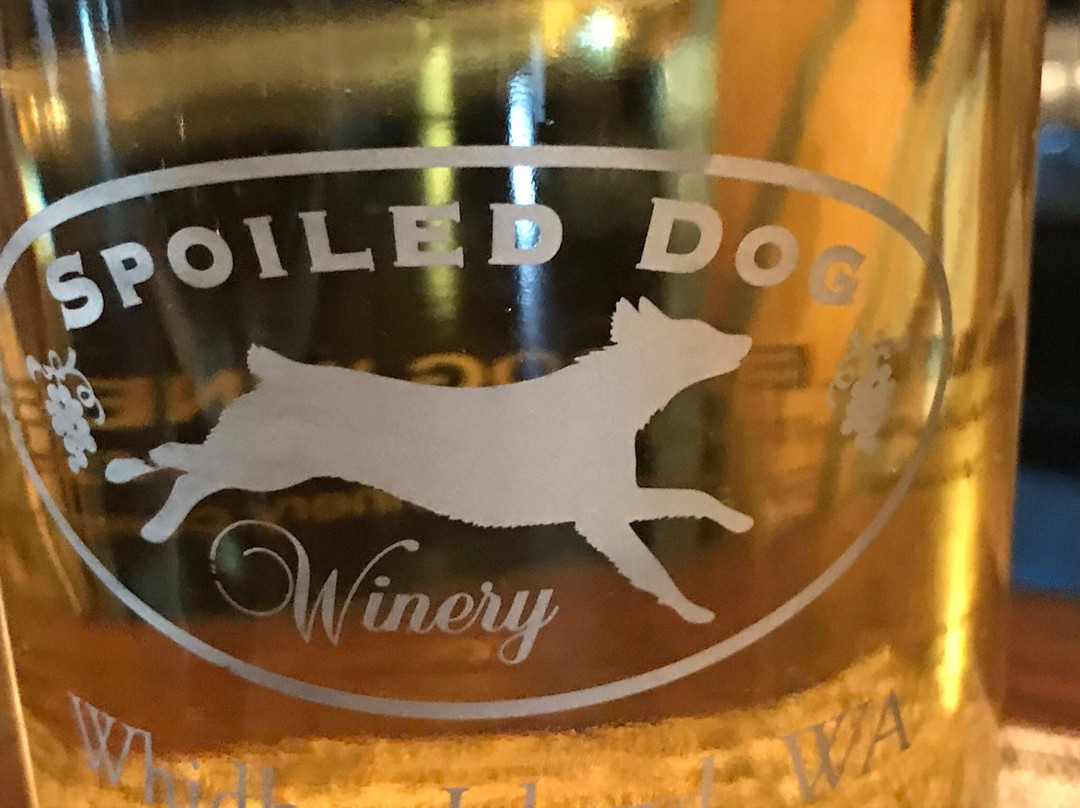 Spoiled Dog Winery景点图片