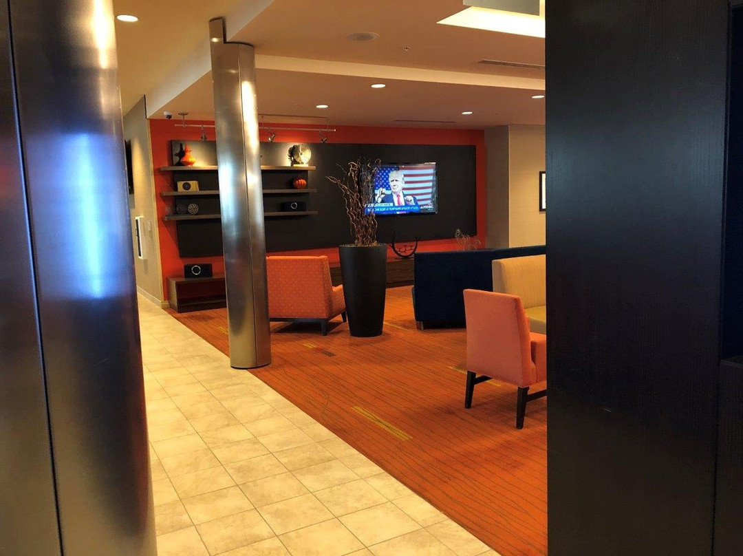 长滩机场万怡酒店主图