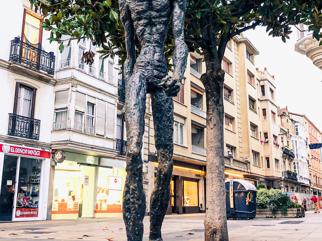 Estatua de El Caminante景点图片