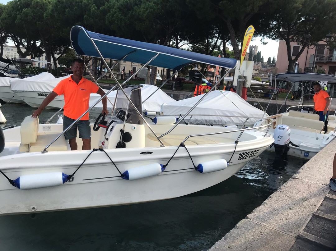 Dolphin Boat snc-代森扎诺-德尔加达必去景点