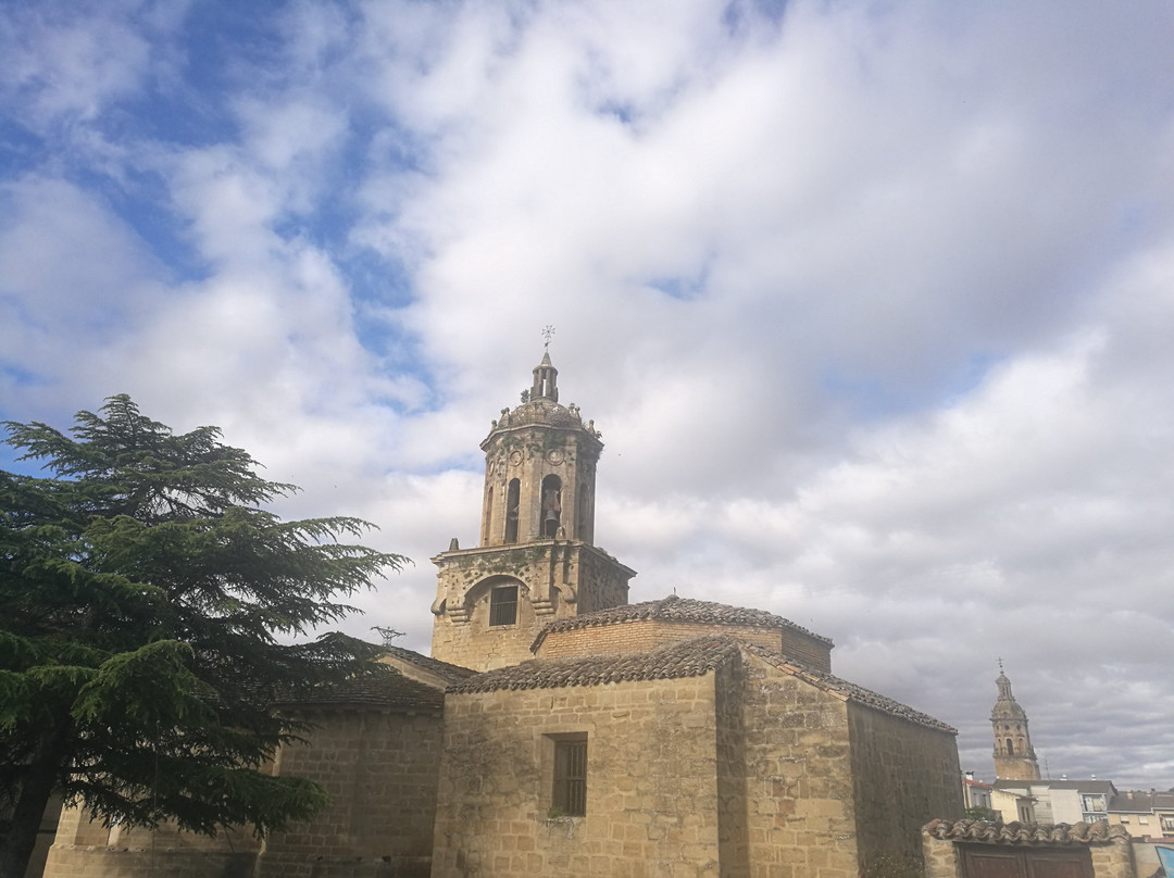 Puente la Reina旅游景点-Iglesia del Crucifijo