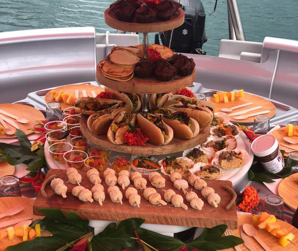 Bbq Donuts Boat-Le Marin必去景点