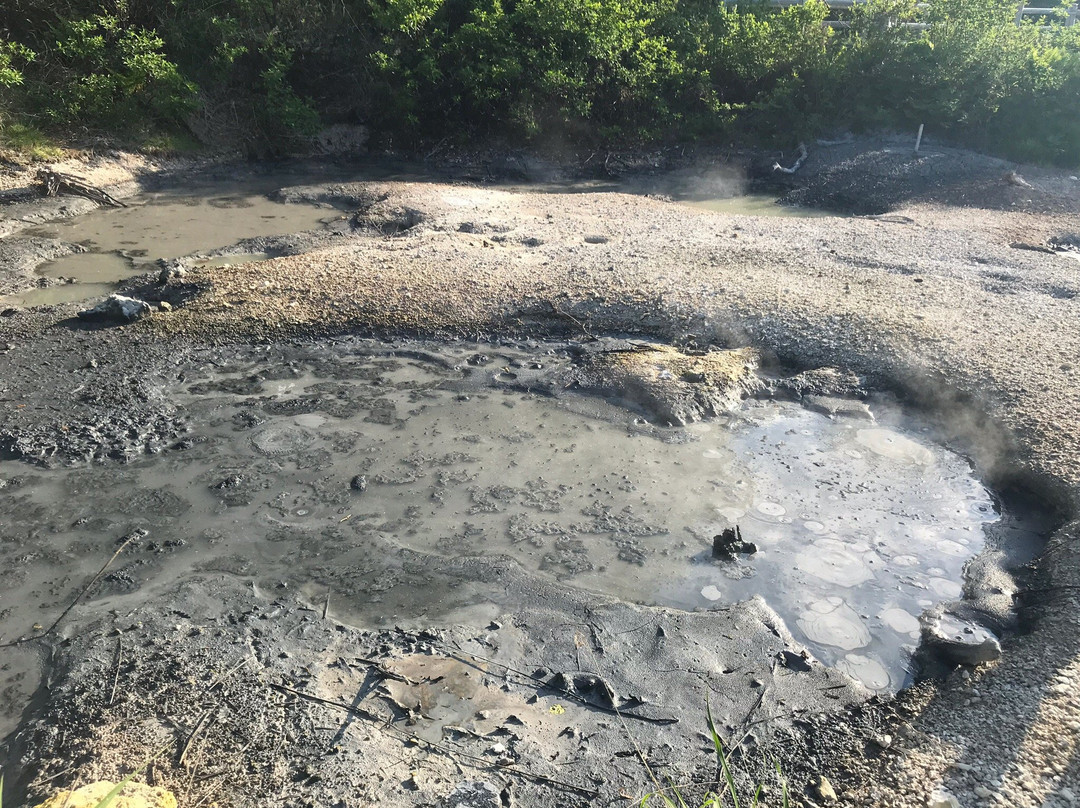 Bokke (Mud Volcano)景点图片