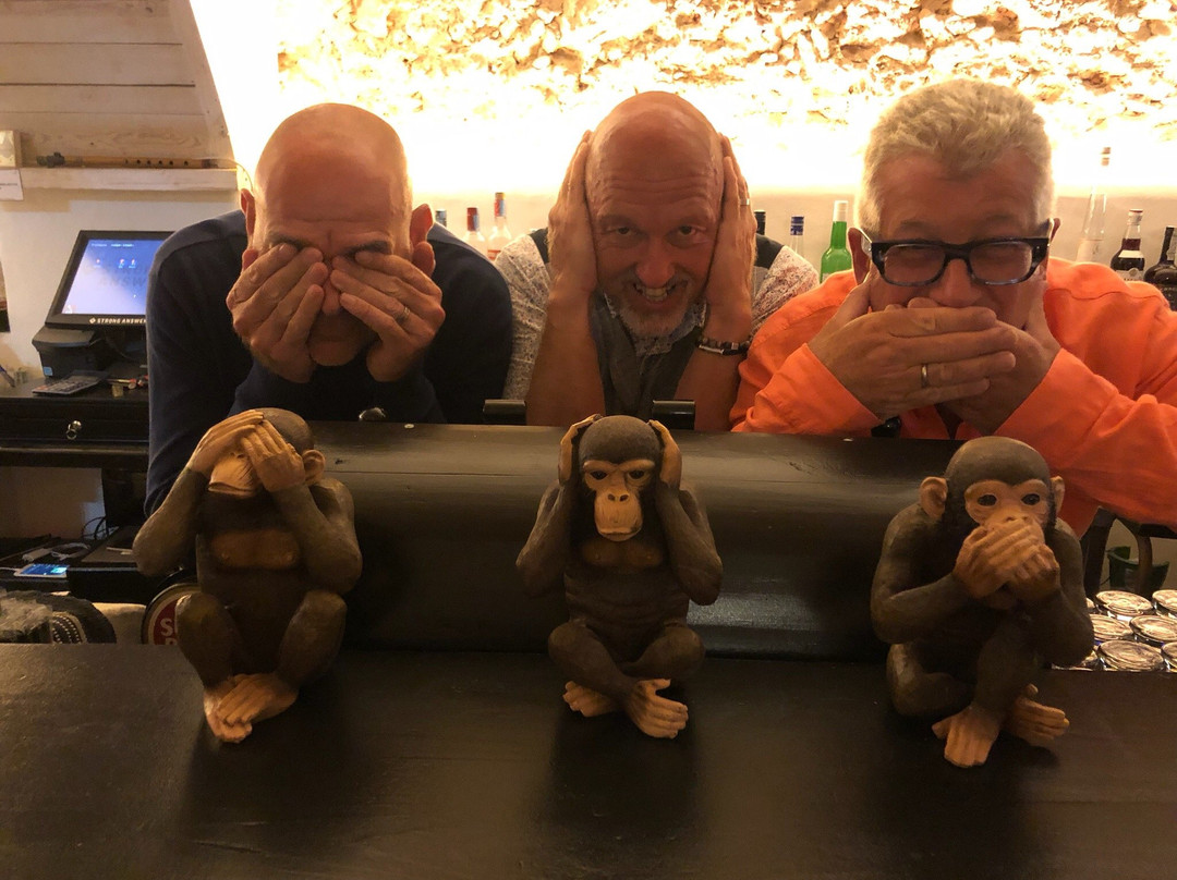 Parchal旅游景点-Os Tres Macacos