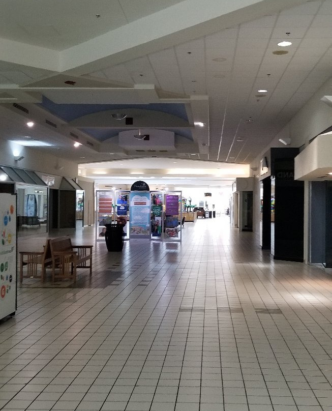 Eagle Ridge Mall-莱克威尔士必去景点