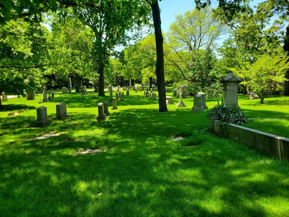 Swan Point Cemetery景点图片