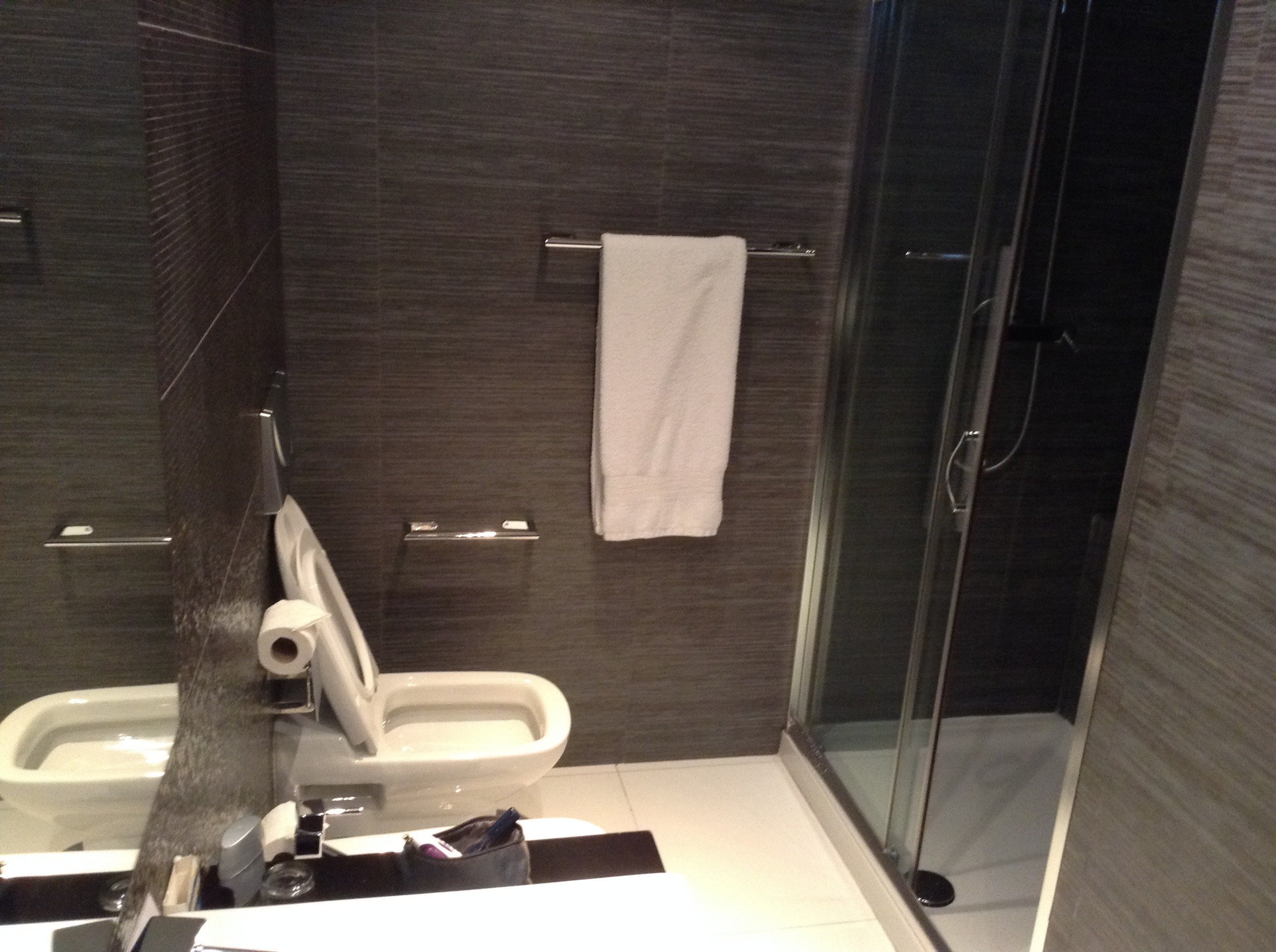 RK Suite Hotel-浴室