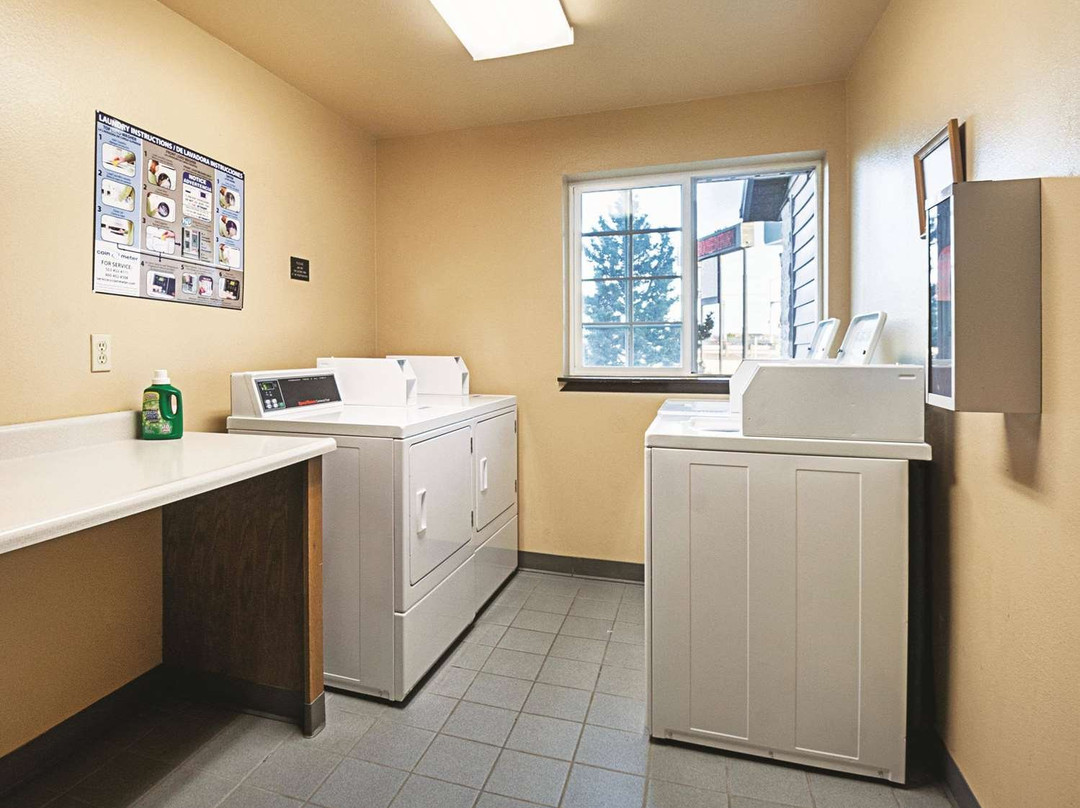 伍德伯恩拉昆塔温德姆套房酒店主图