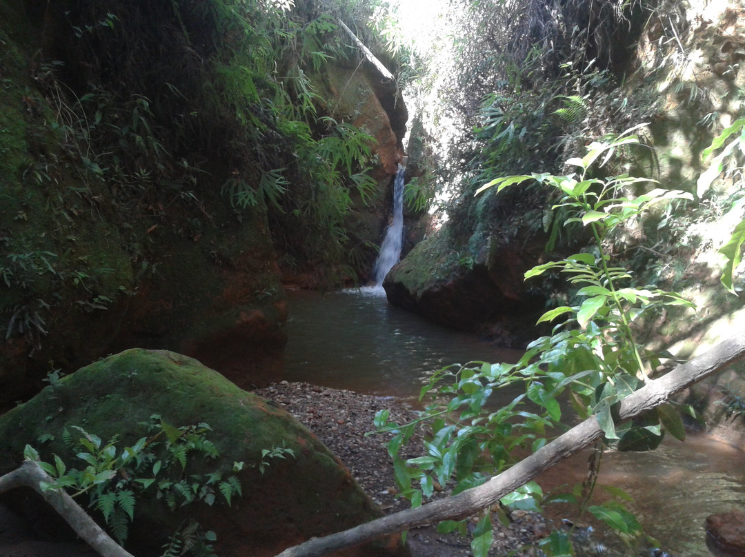 Macacos Waterfall景点图片