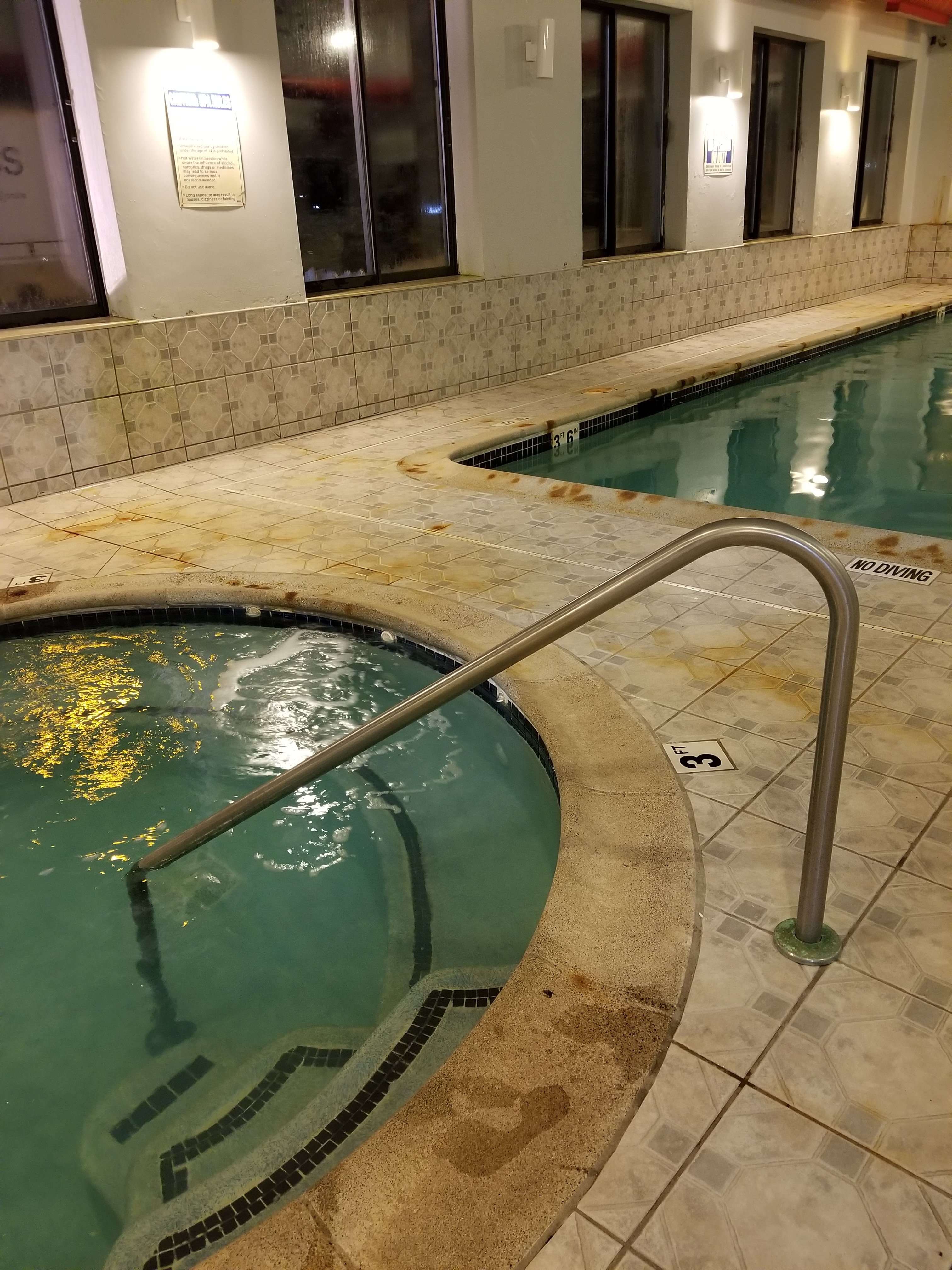 Red Roof Inn Flint-泳池