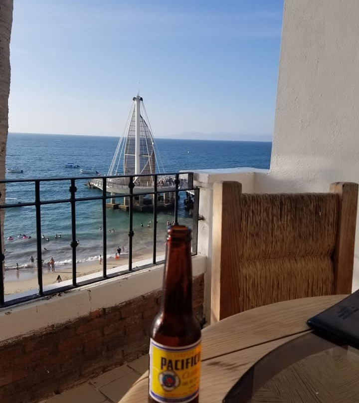 Emperador Beachfront Hotel & Suites主图