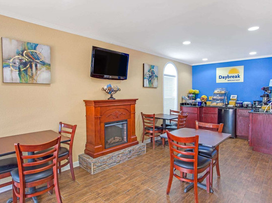 Days Inn by Wyndham Canton主图