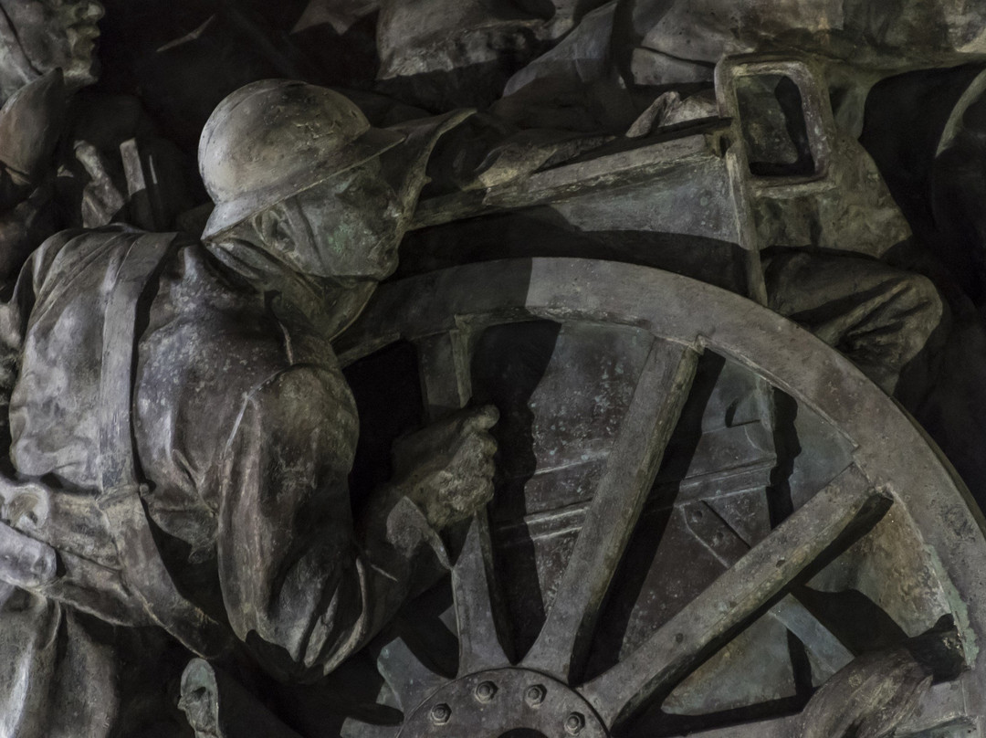 Monumento ai Caduti-莫尔费塔必去景点