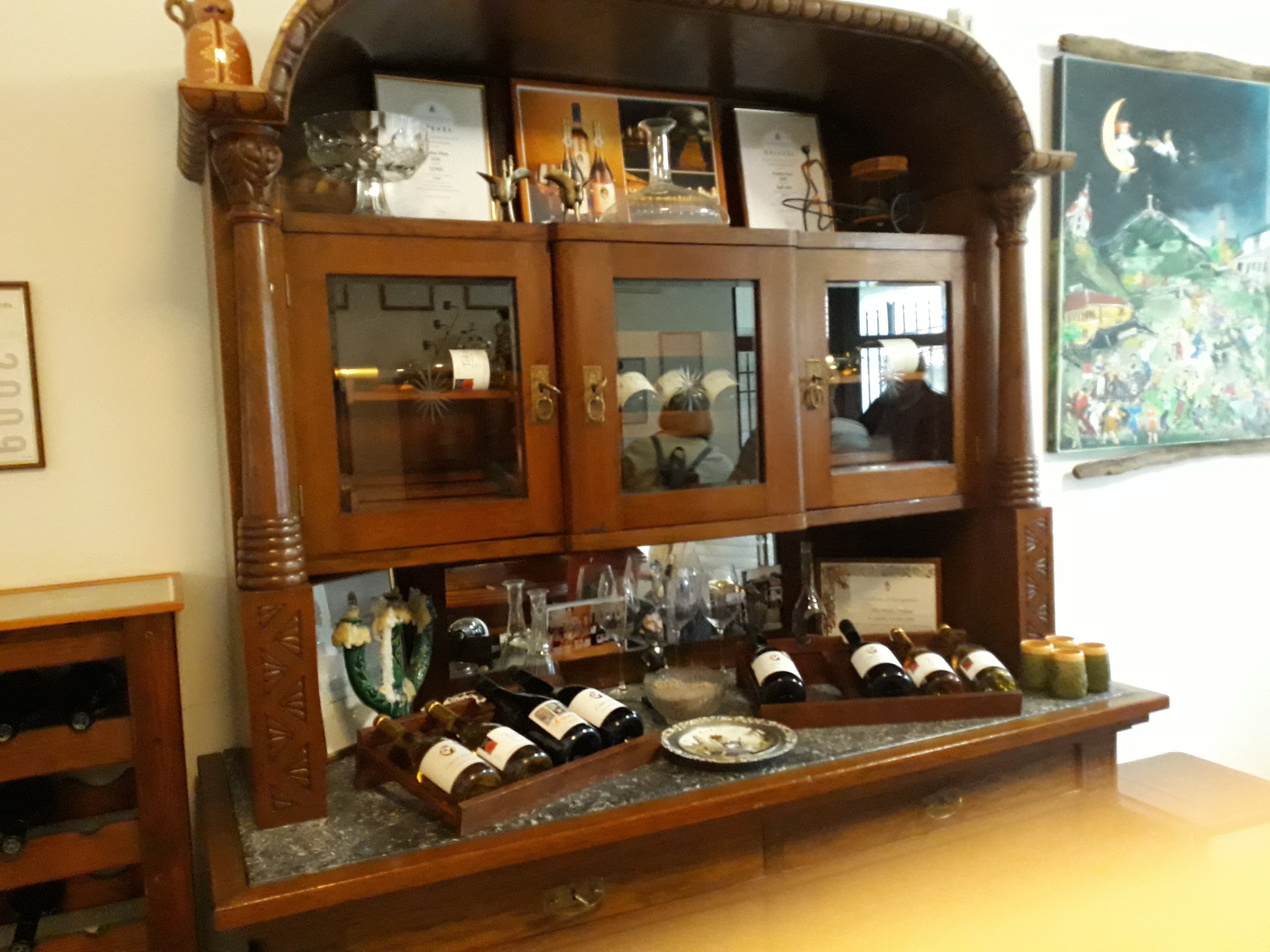 Erzsebet Pince-官方