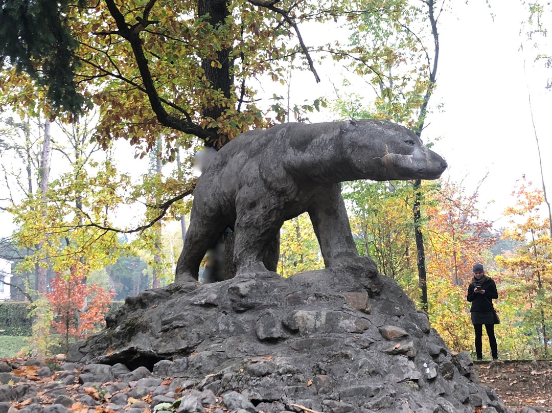 Bear Monument景点图片